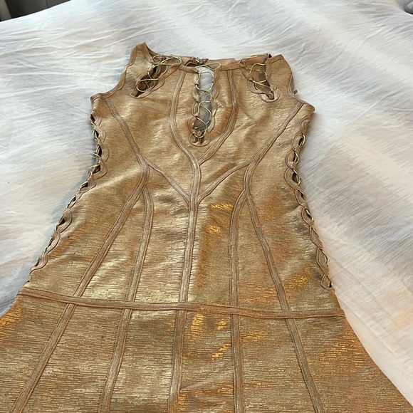 Gold and beautiful, form fitting - Picture 1 of 5